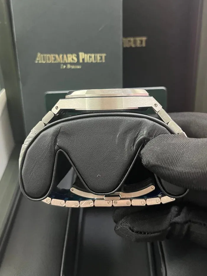 Audemars Piguet Royal Oak 15500ST.OO.1220ST.03 41mm Stainless steel Black 10