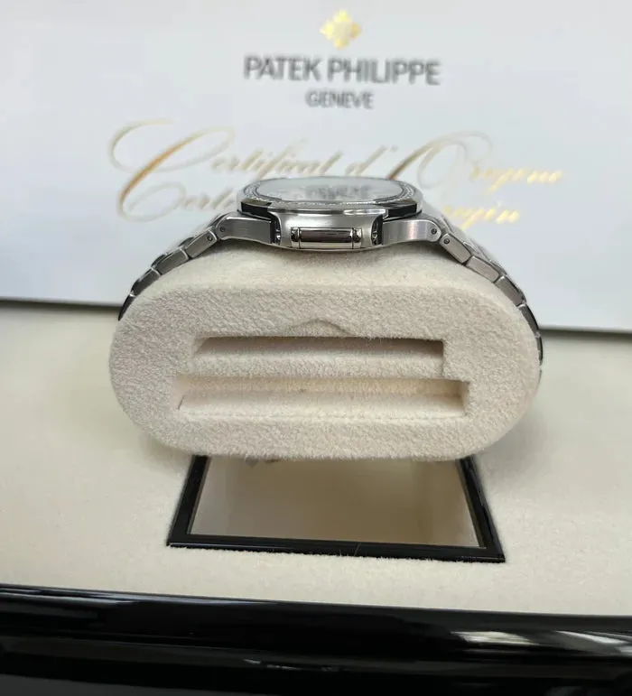 Patek Philippe Nautilus 7118/1200A-010 35mm Stainless steel Silver 6