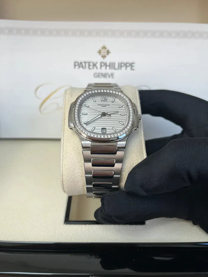 Patek Philippe Nautilus 7118/1200A-010 35mm Stainless steel Silver 7