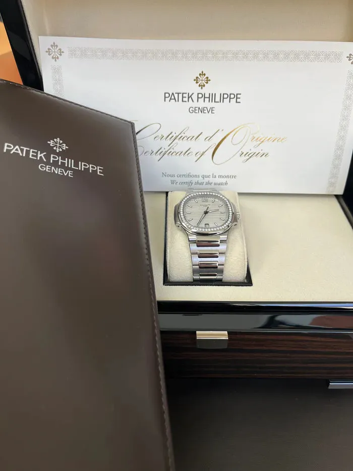 Patek Philippe Nautilus 7118/1200A-010 35mm Stainless steel Silver 8