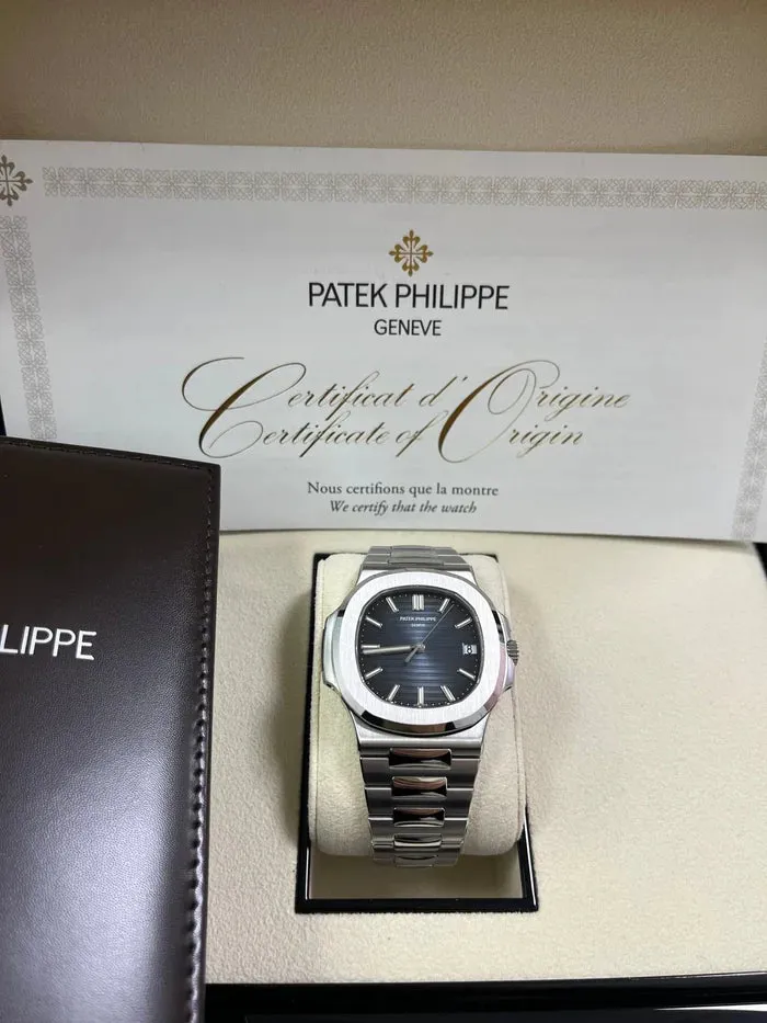 Patek Philippe Nautilus 5711/1A-010 40mm Stainless steel Blue 1