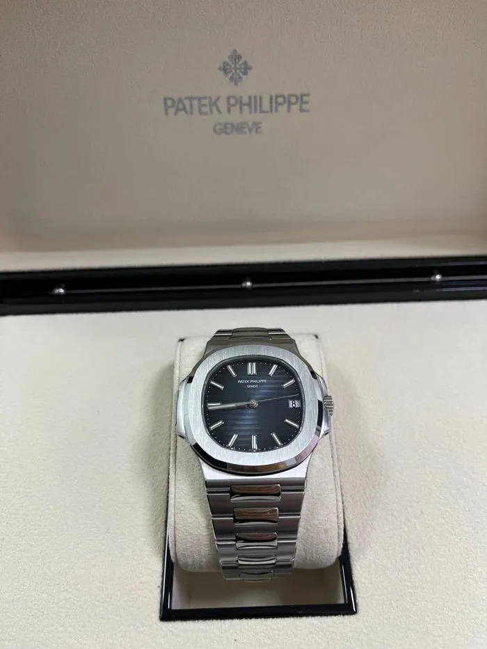 Patek Philippe Nautilus 5711/1A-010 40mm Stainless steel Blue 2