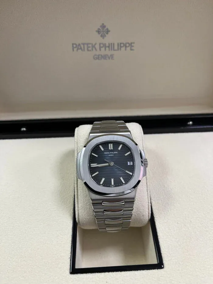 Patek Philippe Nautilus 5711/1A-010 40mm Stainless steel Blue 3