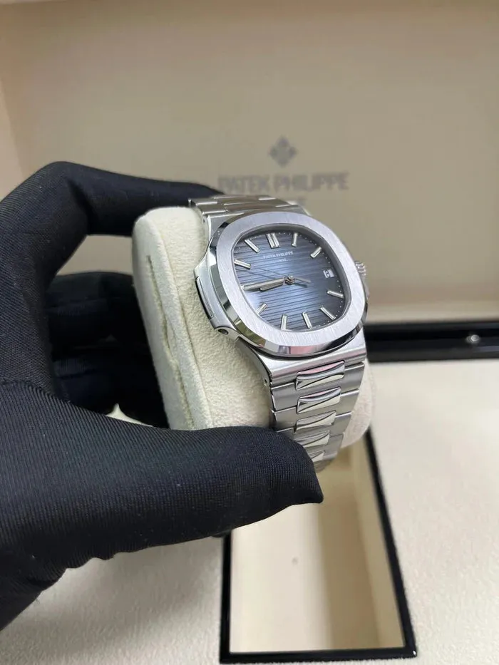 Patek Philippe Nautilus 5711/1A-010 40mm Stainless steel Blue 4