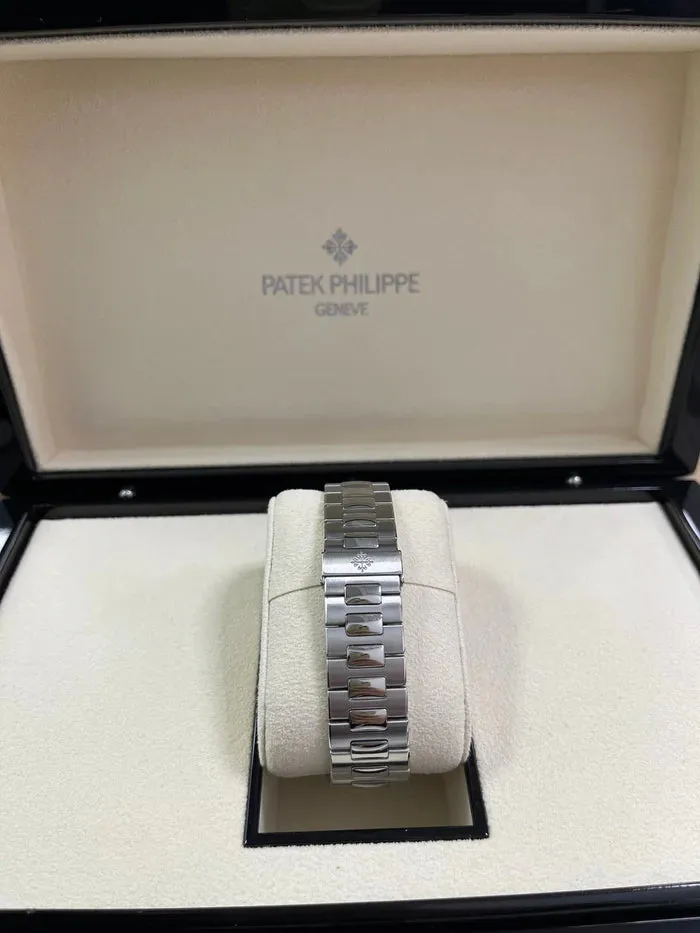 Patek Philippe Nautilus 5711/1A-010 40mm Stainless steel Blue 7