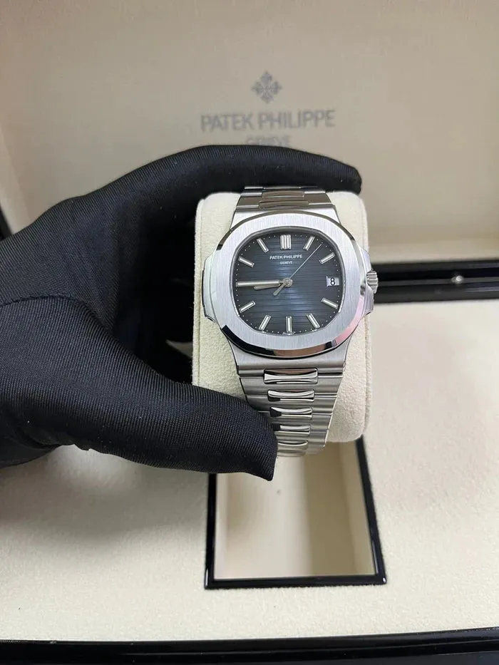 Patek Philippe Nautilus 5711/1A-010 40mm Stainless steel Blue 10