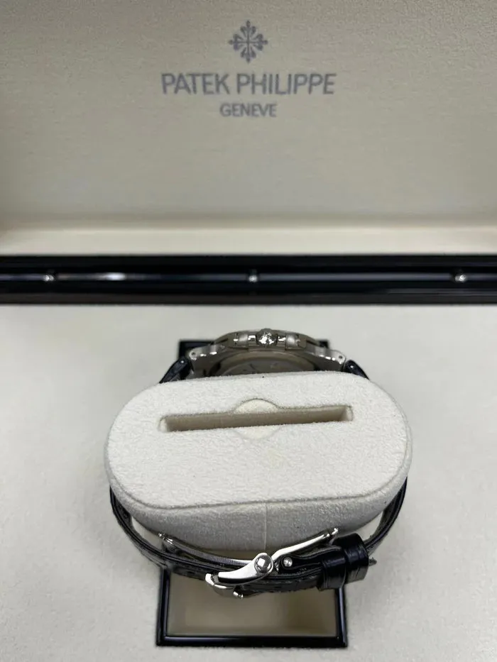 Patek Philippe Nautilus 5712G-001 White gold Gray 3