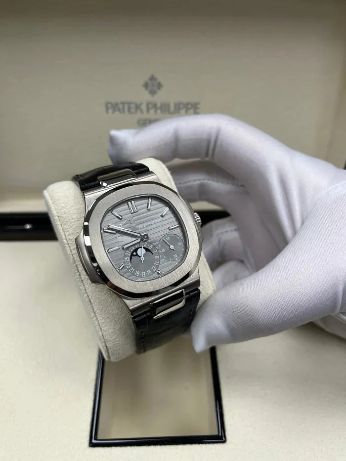 Patek Philippe Nautilus 5712G-001 White gold Gray 9