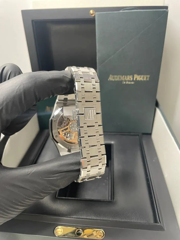 Audemars Piguet Royal Oak 15500ST.OO.1220ST.04 41mm Stainless steel Silver 9