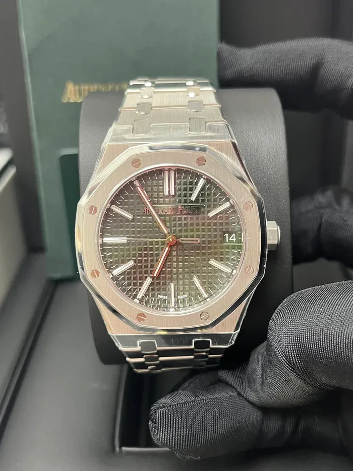 Audemars Piguet Royal Oak 15510ST.OO.1320ST.09 41mm Stainless steel Green 2