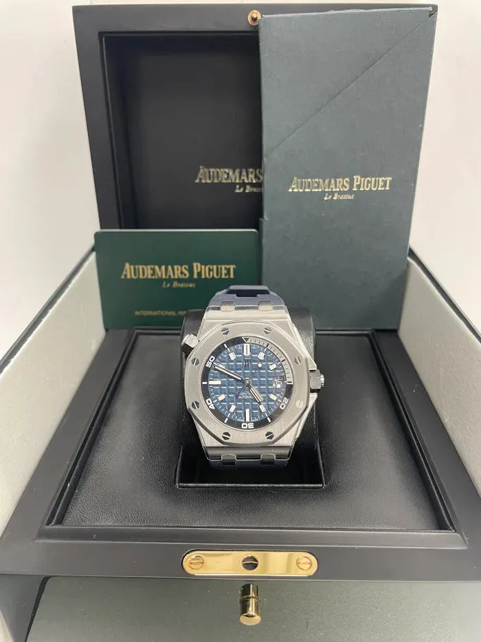 Audemars Piguet Royal Oak Offshore Diver AP-15720ST.OO.A027CA.01) 42mm Stainless steel Blue 7