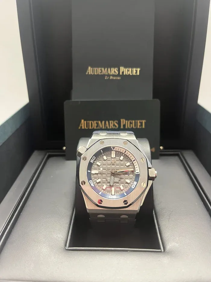 Audemars Piguet Royal Oak Offshore Diver AP-15720ST.OO.A027CA.01) 42mm Stainless steel Gray 1