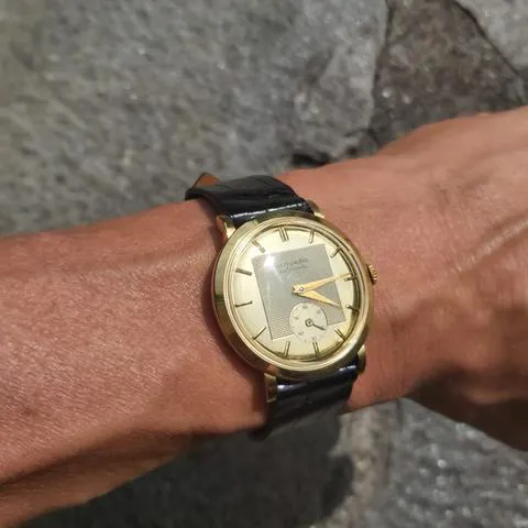 Movado 8463 35mm Yellow gold Engine-turned 15