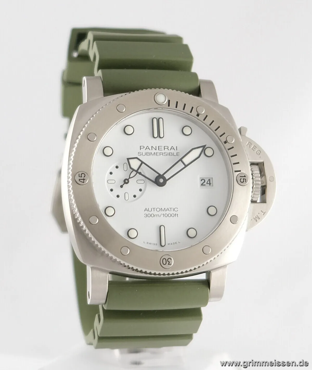 Panerai Submersible PAM 01226 44mm Stainless steel White