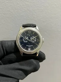 Patek Philippe Annual Calendar 5147G-001 White gold Blue