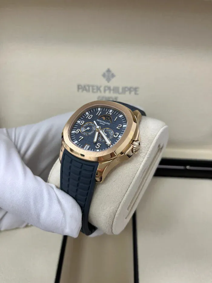 Patek Philippe Aquanaut 5261R-001 40mm Rose gold Gray 1