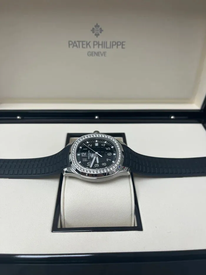 Patek Philippe Aquanaut 5267/200A-001 39mm Stainless steel Black 1