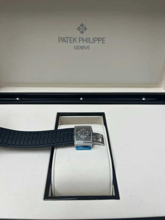 Patek Philippe Aquanaut 5267/200A-001 39mm Stainless steel Black 2