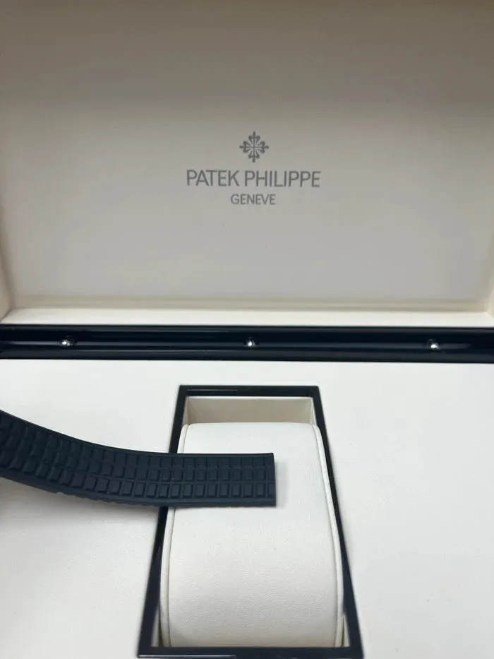 Patek Philippe Aquanaut 5267/200A-001 39mm Stainless steel Black 6