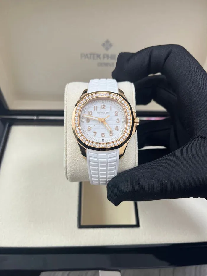 Patek Philippe Aquanaut 5269/200R 39mm Rose gold White 2