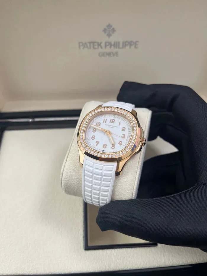 Patek Philippe Aquanaut 5269/200R 39mm Rose gold White 4