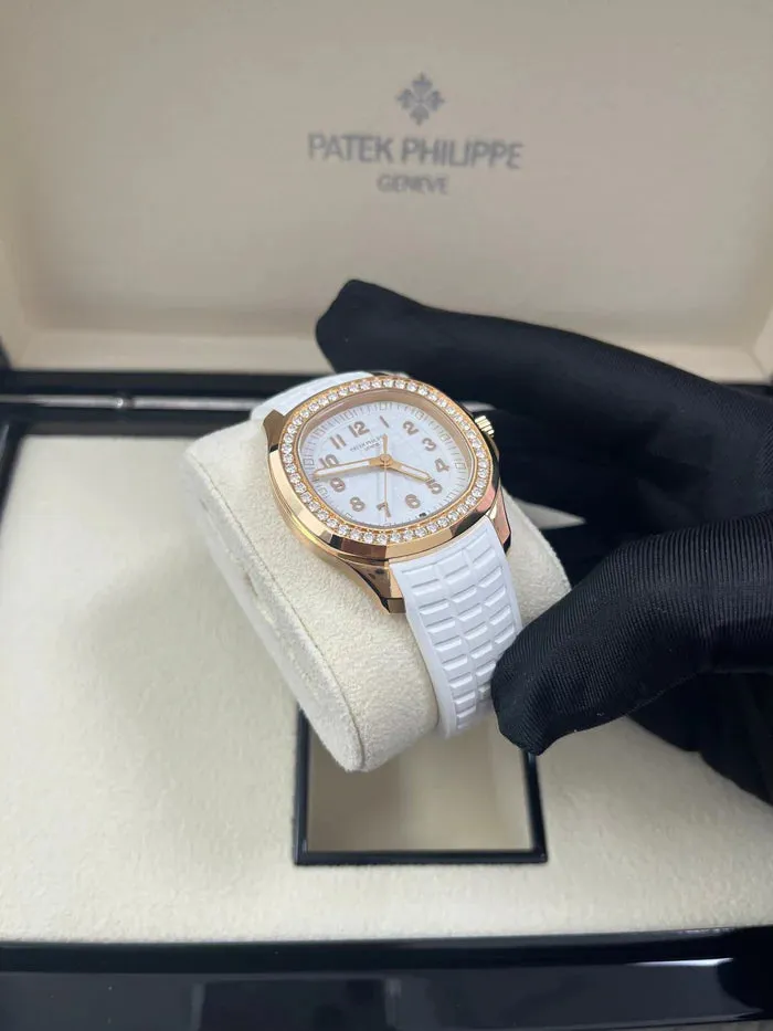 Patek Philippe Aquanaut 5269/200R 39mm Rose gold White 5