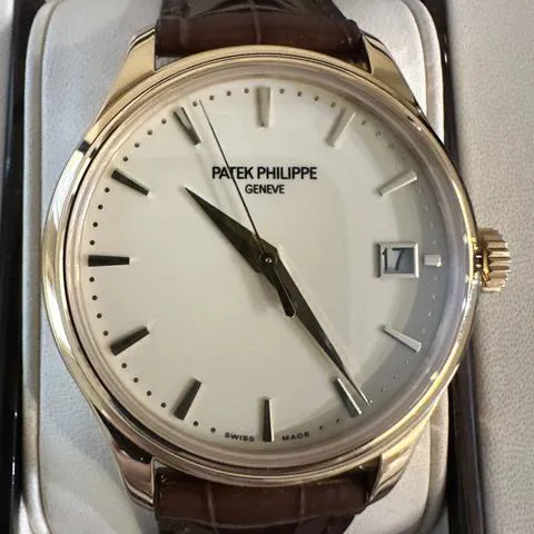 Patek Philippe Calatrava 5227J-001 39mm Yellow gold White