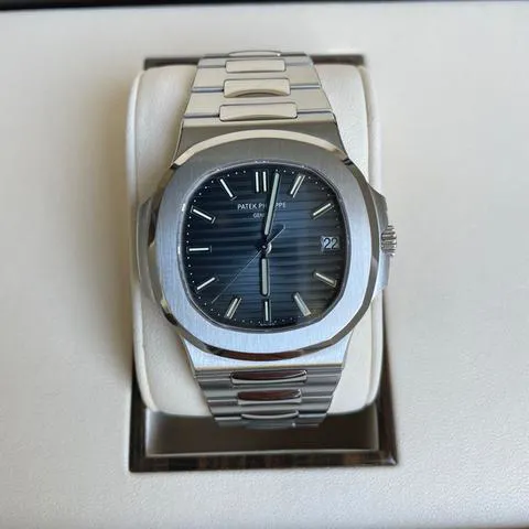 Patek Philippe Nautilus 5711/1A-010 40mm Stainless steel Blue