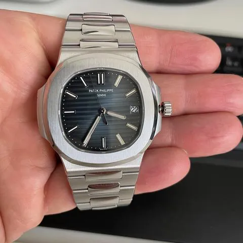 Patek Philippe Nautilus 5711/1A-010 40mm Stainless steel Blue 8