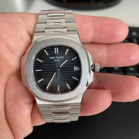 Patek Philippe Nautilus 5711/1A-010 40mm Stainless steel Blue 9