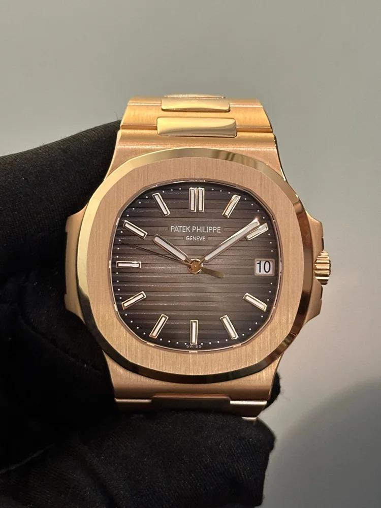 Patek Philippe Nautilus 5711/1R-001 40mm Rose gold Brown