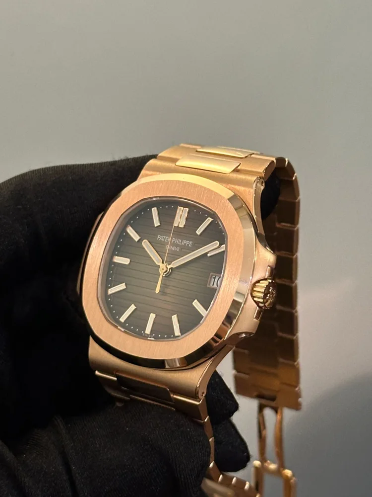 Patek Philippe Nautilus 5711/1R-001 40mm Rose gold Brown 2