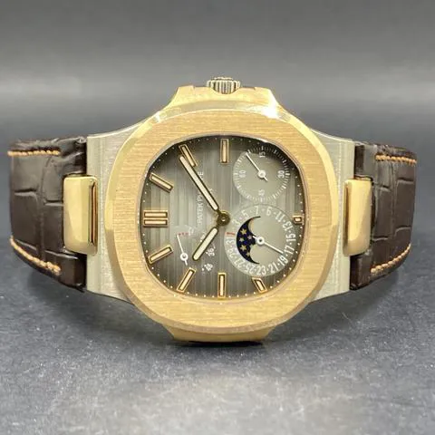 Patek Philippe Nautilus 5712GR-001 40mm Rose gold Gray