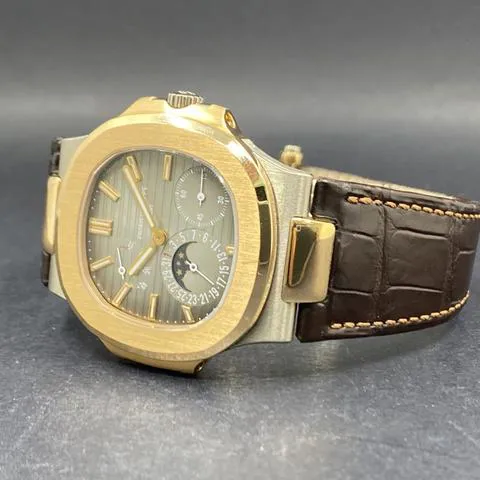 Patek Philippe Nautilus 5712GR-001 40mm Rose gold Gray 1