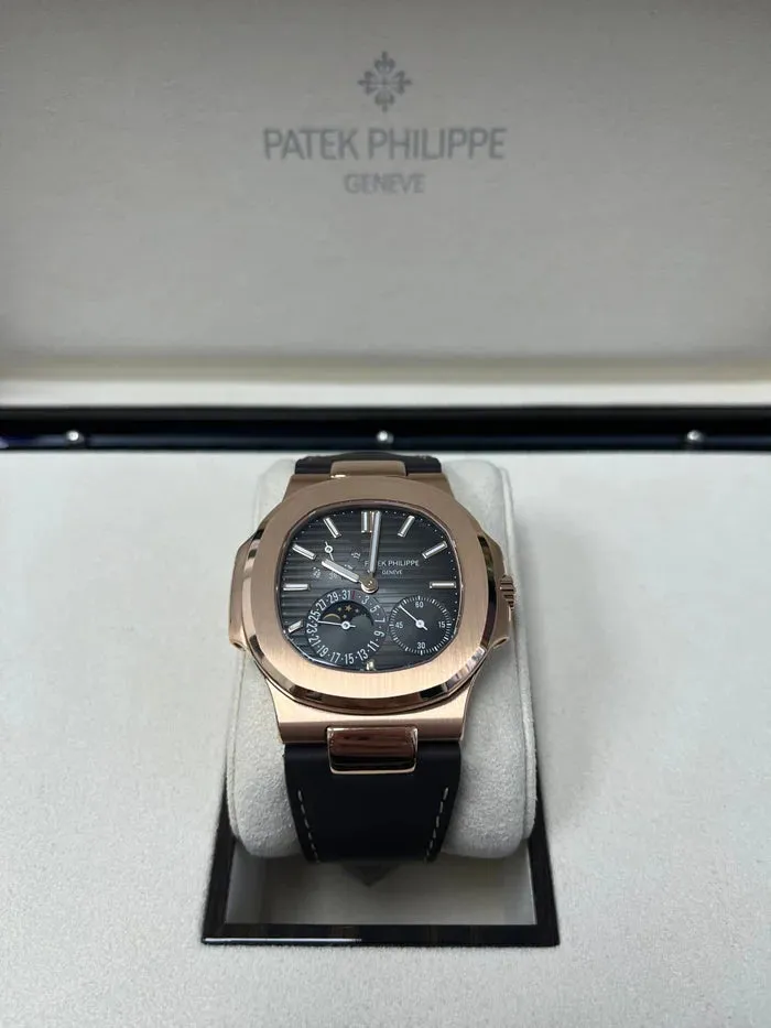 Patek Philippe Nautilus 5712R-001 White gold Black 5