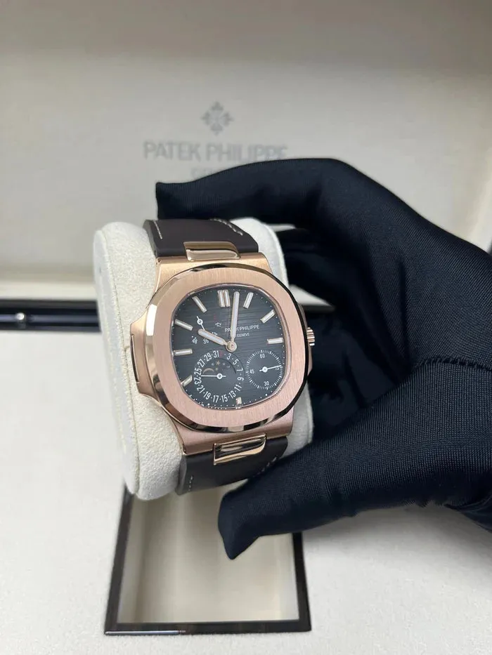 Patek Philippe Nautilus 5712R-001 White gold Black 9