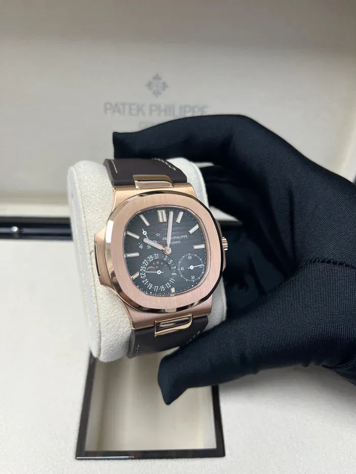 Patek Philippe Nautilus 5712R-001 White gold Black 7