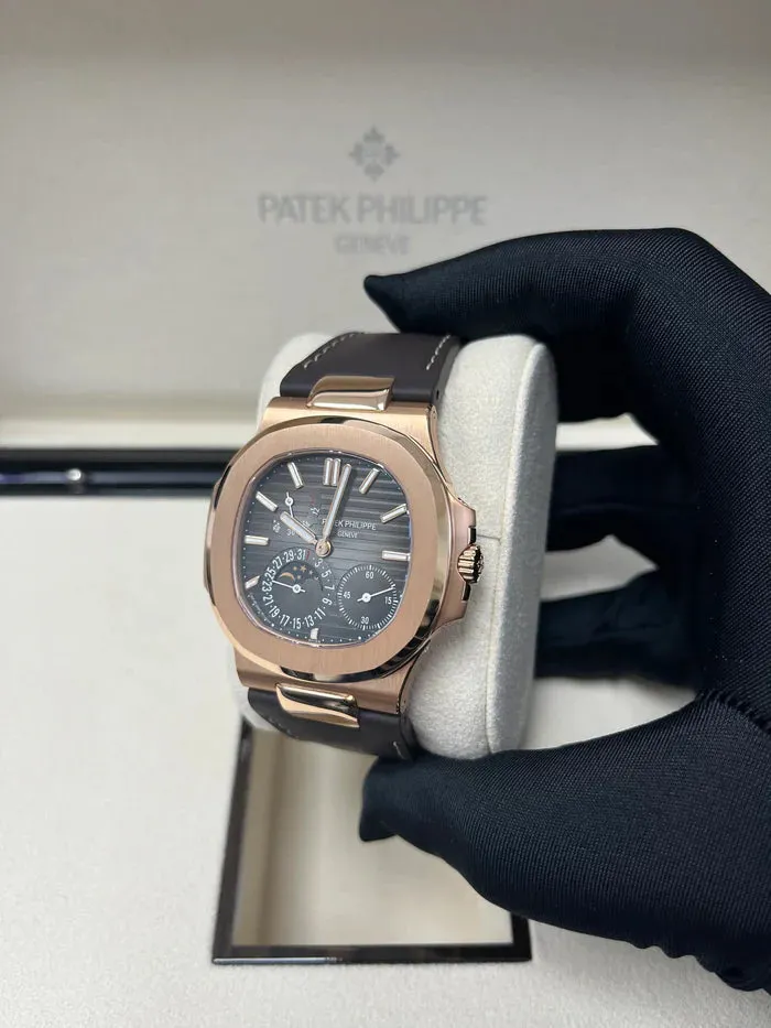 Patek Philippe Nautilus 5712R-001 White gold Black 8