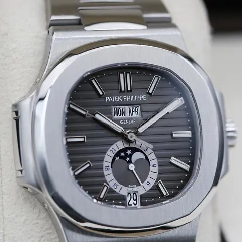 Patek Philippe Nautilus 5726/1A-001 40.5mm Stainless steel Black 1