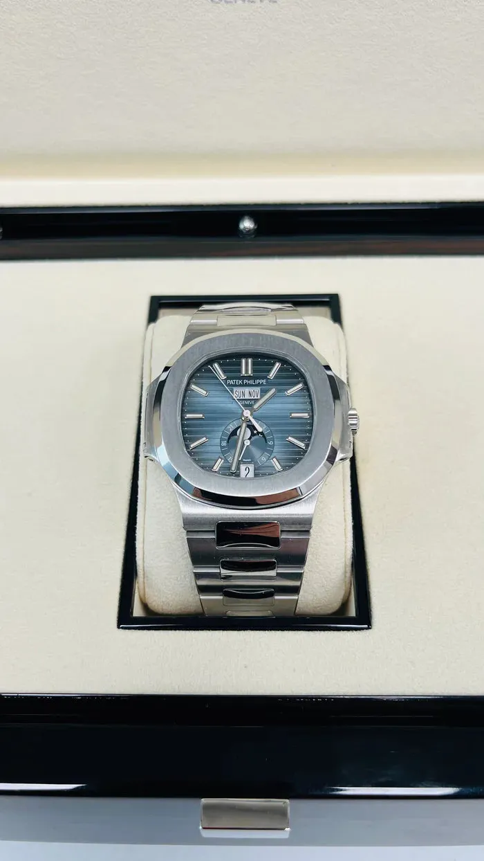 Patek Philippe Nautilus 5726/1A-014 40.5mm Stainless steel Blue 2