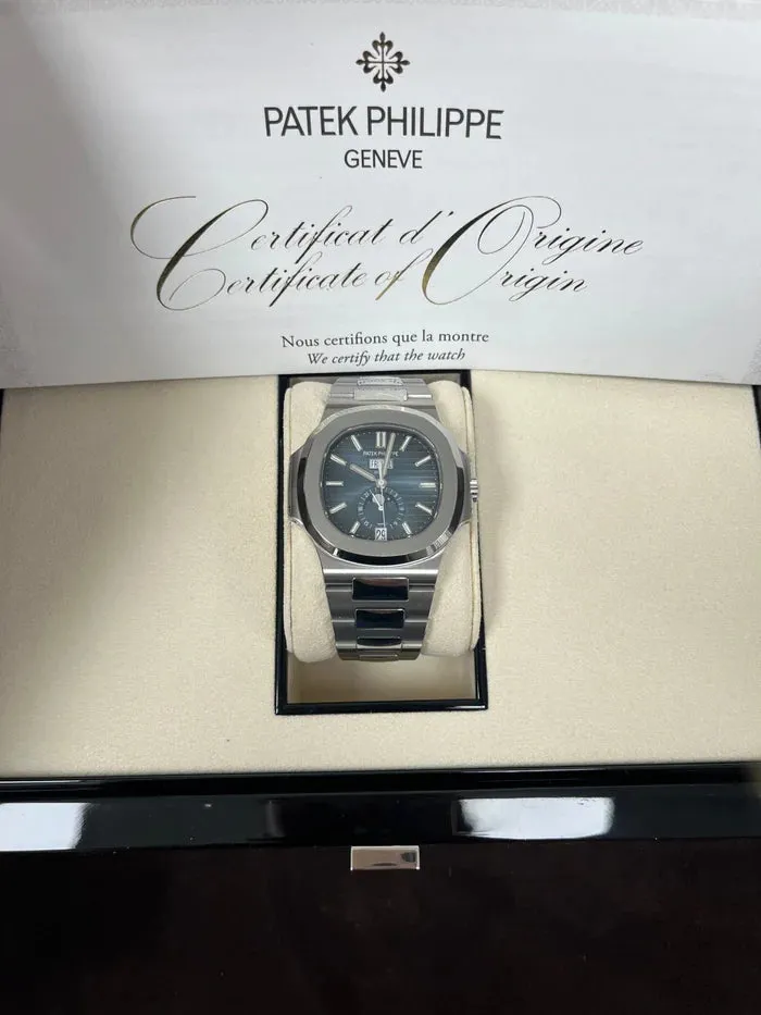 Patek Philippe Nautilus 5726/1A-014 40.5mm Stainless steel Blue 6