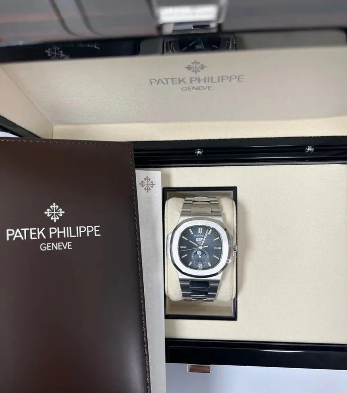 Patek Philippe Nautilus 5726/1A-014 40.5mm Stainless steel Blue 8