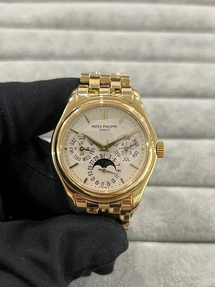 Patek Philippe Perpetual Calendar 5136/1J-001 37mm Yellow gold Silver