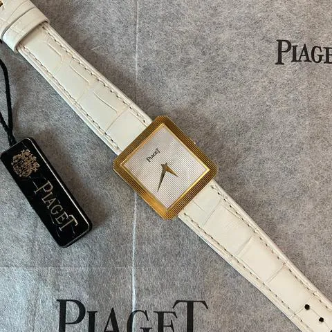 Piaget Protocole 9154 25mm Yellow gold Mother-of-pearl