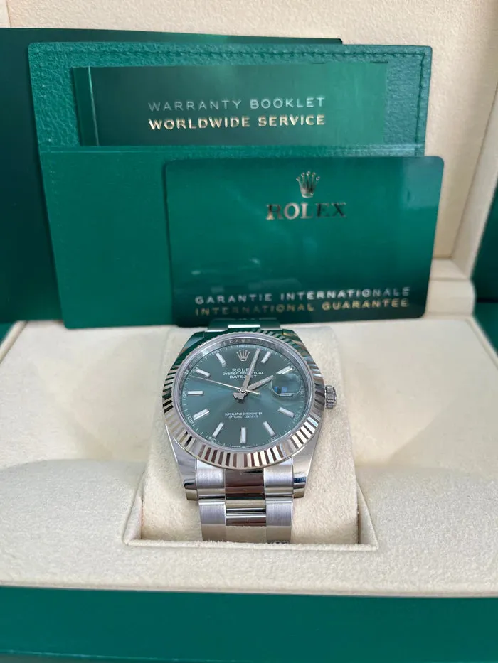 Rolex Datejust 41 126334 41mm Oystersteel Green 1