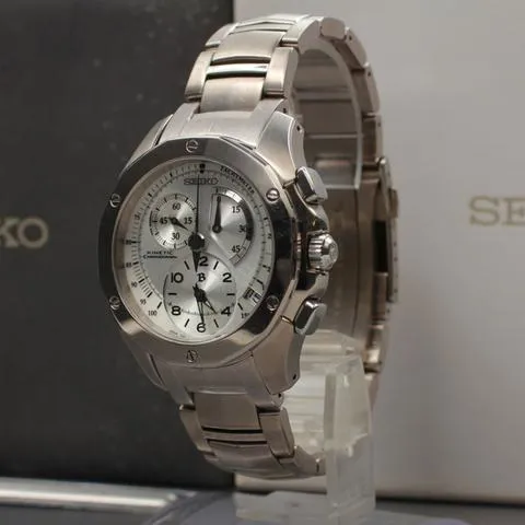 Seiko Kinetic 40mm Titanium White