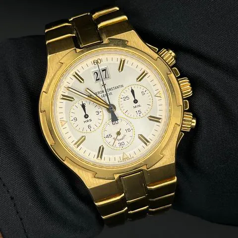 Vacheron Constantin Overseas Chronograph 49140 40mm Yellow gold White 1