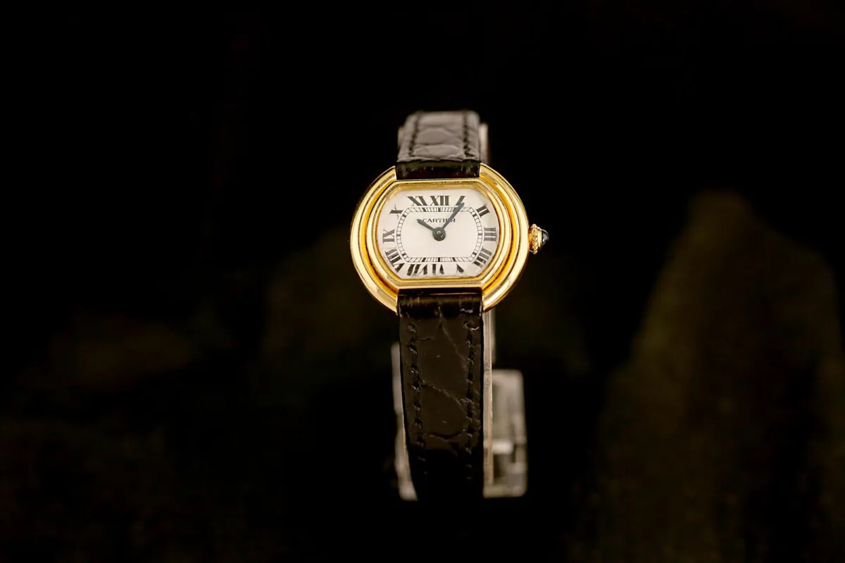 Cartier Ellipse 26mm Yellow gold