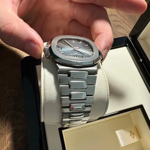 Patek Philippe Nautilus 5711/1A-010 40mm Stainless steel Blue 8