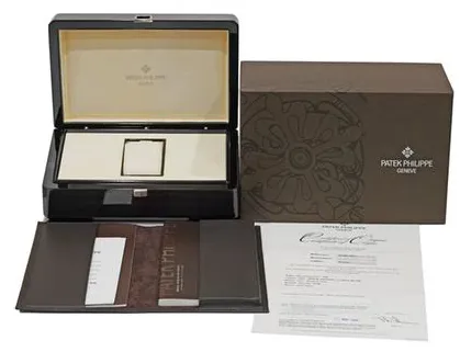 Patek Philippe Calatrava 5196J-001 37mm Yellow gold Silver 5